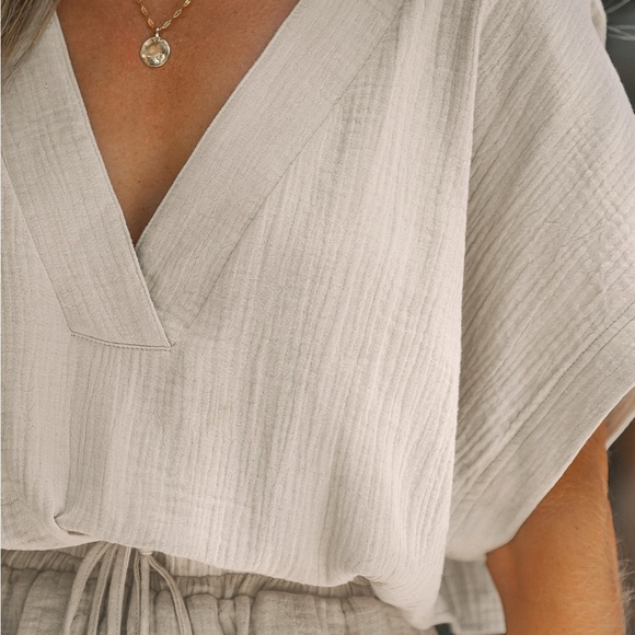 🌞👗 🆕 CUPSHE Neutral Drawstring Plunging V-Neck Romper – Size Medium - Picture 16 of 16